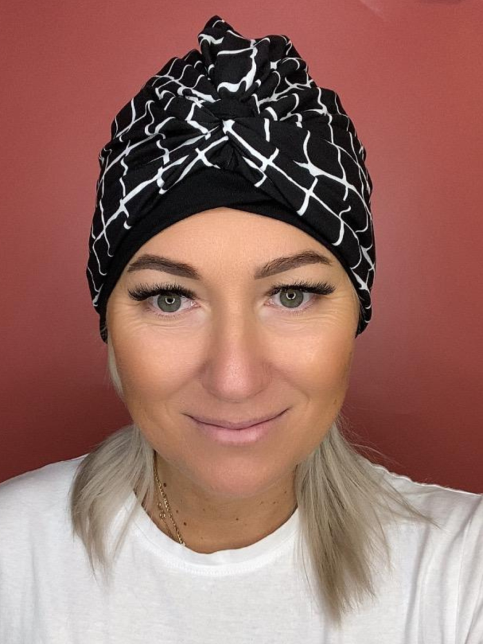 Bambusový turban v bielej a čiernej farbe