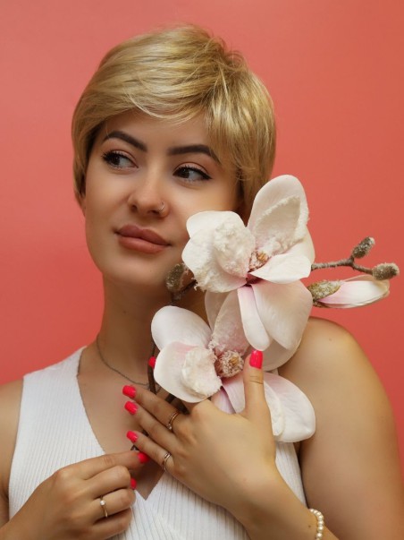 Krótka peruka syntetyczna blond - Mira