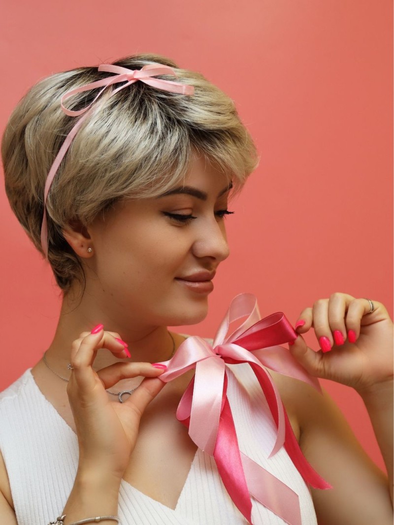 Krótka peruka syntetyczna blond platynowy z odrostem  -Luiza