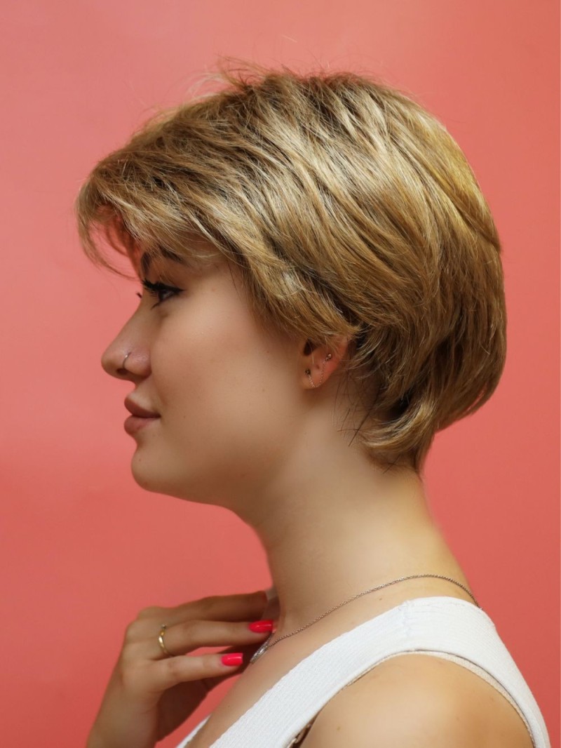 Krótka peruka syntetyczna blond  -Luiza