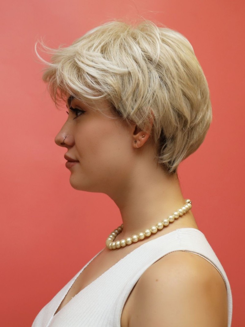Krótka peruka syntetyczna blond-Irmina