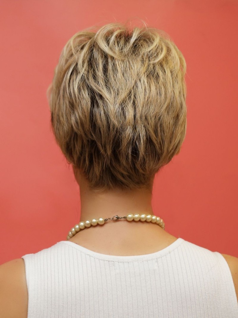 krótka peruka - blond z odrostem - sklep internetowy