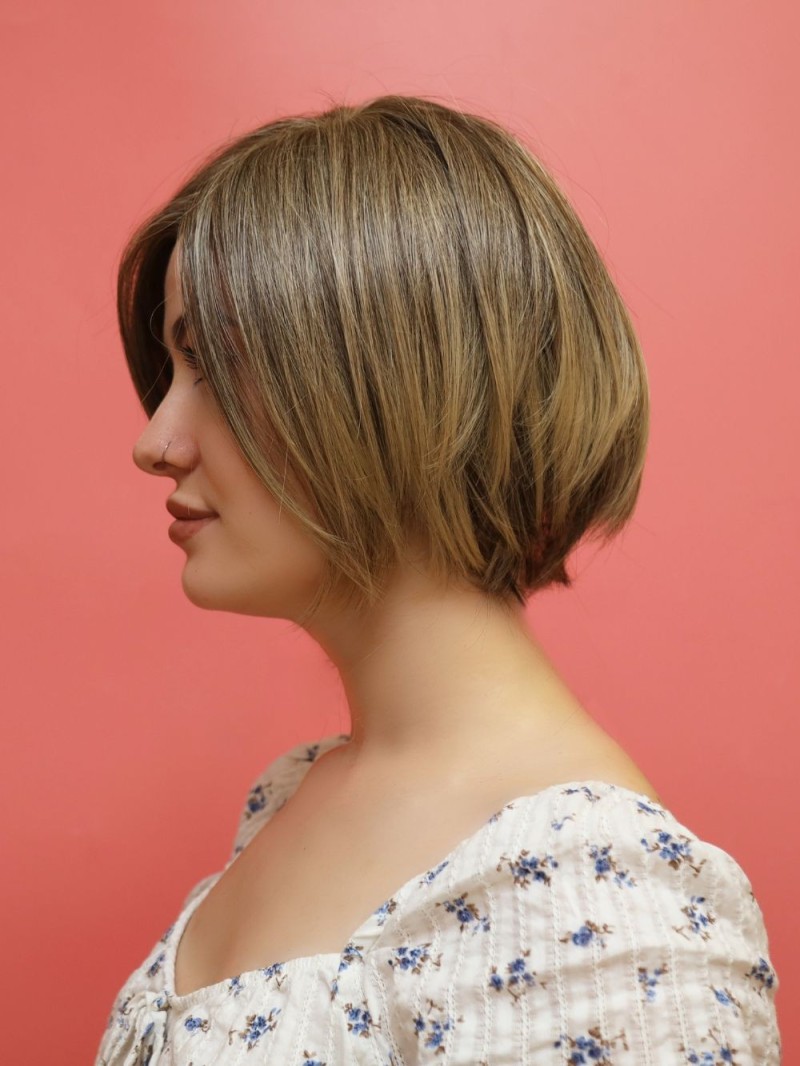 Syntetyczna, termoodporna peruka ciemny blond - Tatiana