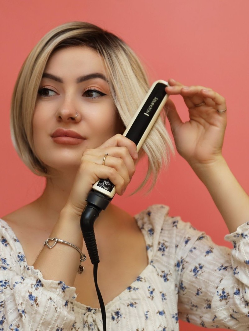 Syntetyczna, termoodporna peruka perłowy blond z naturalnym odrostem - Tatiana