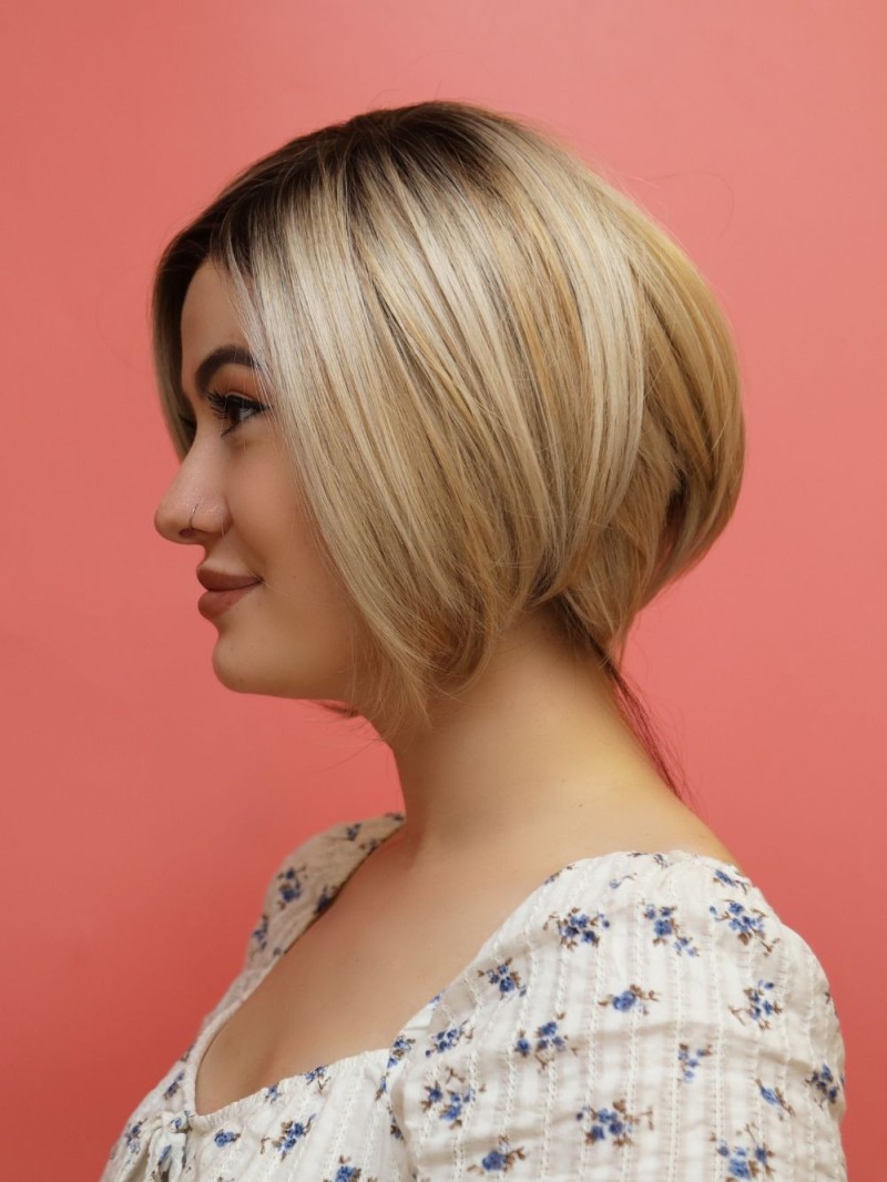 Syntetyczna, termoodporna peruka perłowy blond z naturalnym odrostem - Tatiana