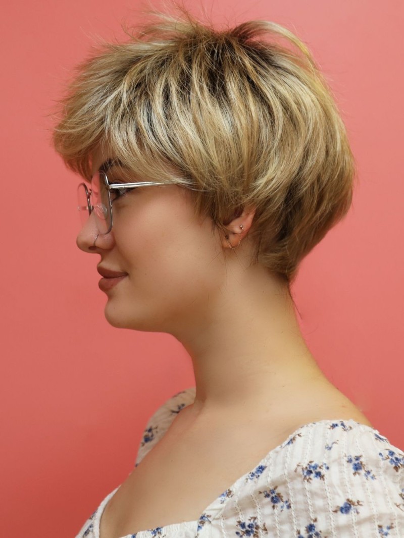 Peruka syntetyczna krótka naturalny blond z odrostem - Hania