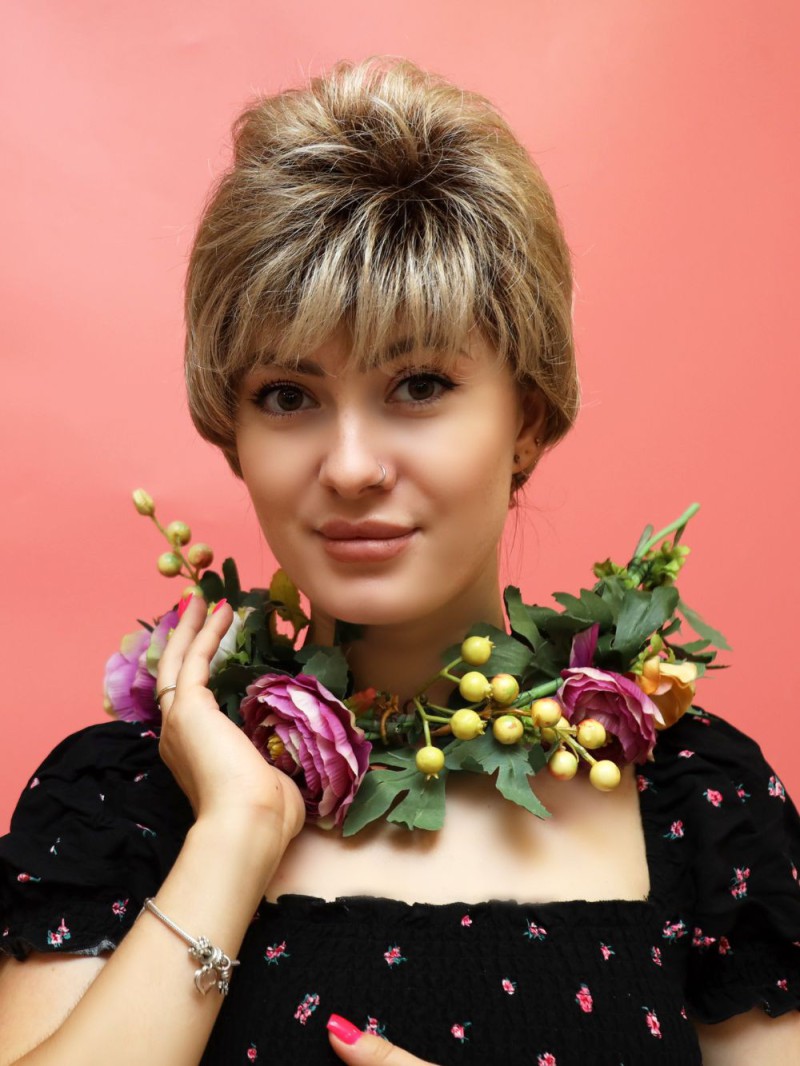 Krótka peruka - syntetyczna - sklep internetowy