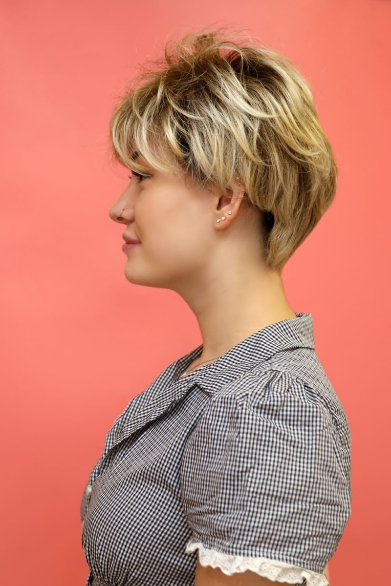 Synthetic wig - short - Online store
