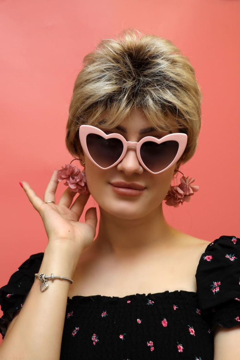 Krótka peruka - syntetyczna - sklep internetowy