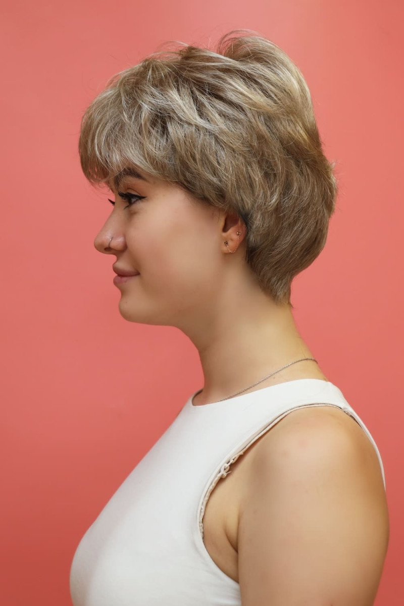 Synthetic wig - blonde - online store Poland