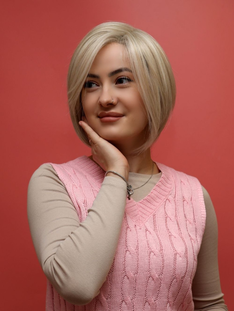 Peruka syntetyczna termoodporna platynowa - Tatiana